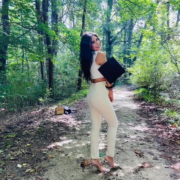 Meet your Posher, Diana - Picture 3 of 3